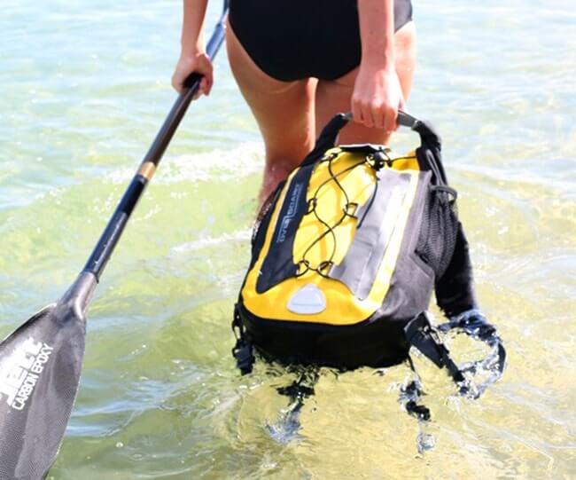 La bolsa impermeable perfecta para practicar deportes acuáticos